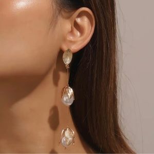Korean Linear Pearl&Leaf Statement Earrings